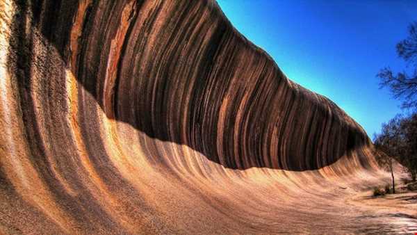 صخره ای مواج و زیبا در استرالیا
