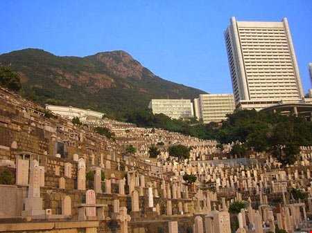 نمای جالب قبرستان مسیحیان در هنگ کنگ