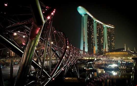 پل هلیکس ، طولانی‌ترین پل ویژه پیاده‌روی در سنگاپور