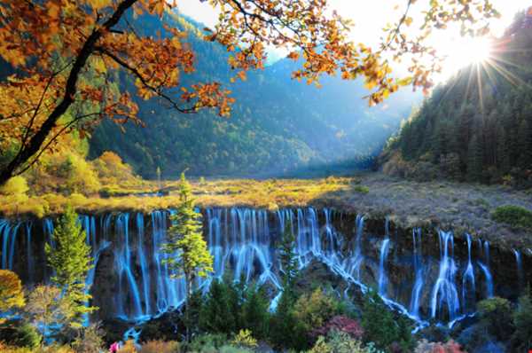 آبشارها و دریاچه‌های جیوژایگو