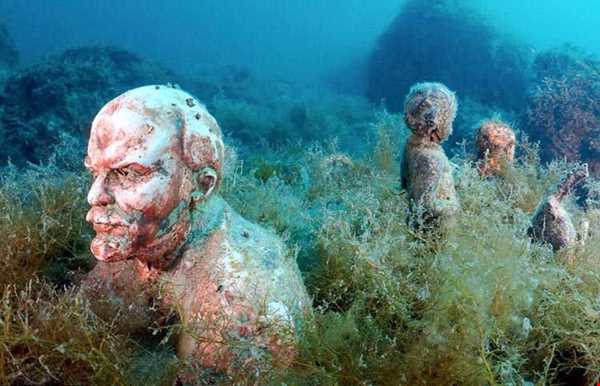 موزه اسرارآمیز مجسمه‌ها در اعماق آب‌