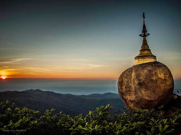 معبدی ترسناک بر بلندای کوه