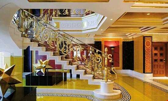 مشهورترین هتل 7 ستاره دنیا در 70 رنگ!