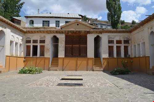 آرامگاه نیما یوشیج