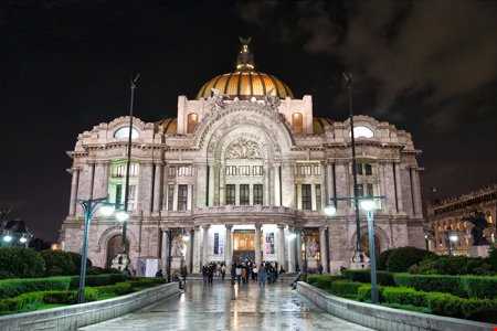 قصر هنرهای زیبا در مکزیک