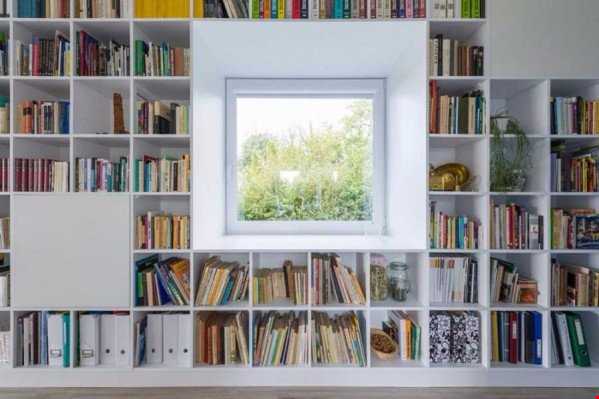 طراحی زیبا و دیدنی کتابخانه دیواری از معماران فولدز