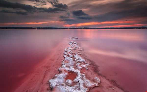 دریاچه سرخ