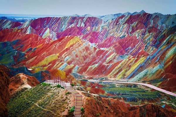 کوه‌های دیدنی و رنگارنگ چین