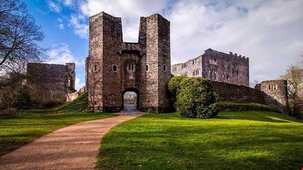 یکی از قلعه‌های اشباح در انگلیس