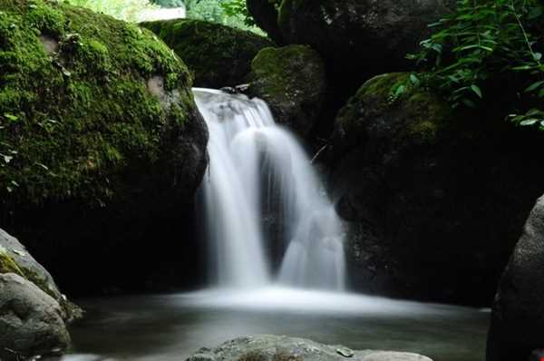آبشار سیاه تاش رانکوه نگینی بر طبیعت شهر ستان املش
