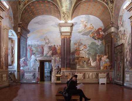 کاخ پیتی در ایتالیا
