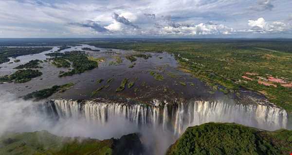 آبشاری میان کشور زیمبابوه و زامبیا