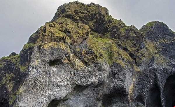 صخره‌های سنگی طبیعی با چهره فیل