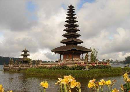 پورا براتان،معبدی عظیم در بالی
