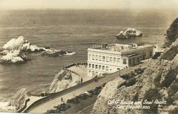 رستوران زیبا و قدیمی کنار ساحل کالیفرنیا