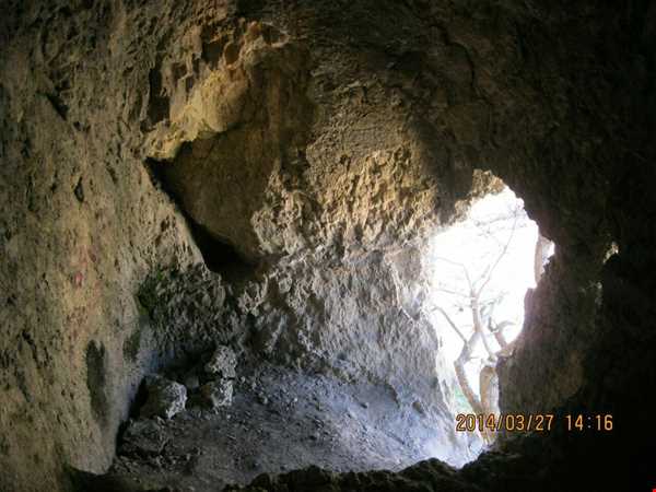 کوگان، بزرگ‌ترین غار !##!دست‌کَند!##! لرستان است.