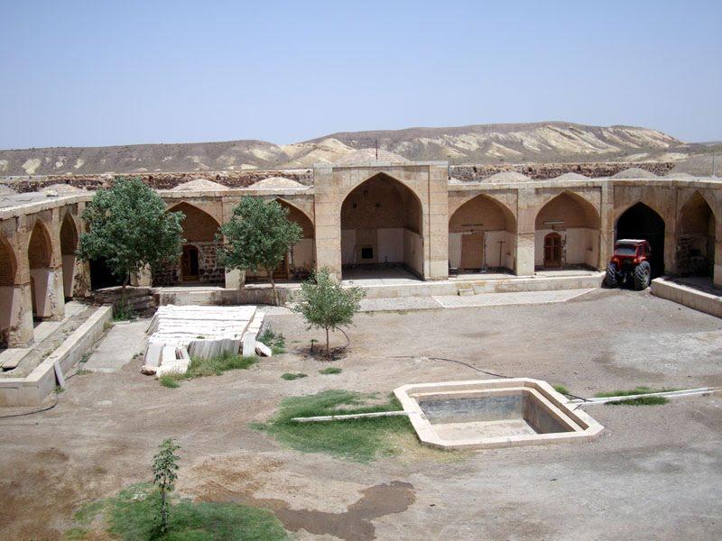 Ghasr-e Bahram Caravanserai | tishineh tourism