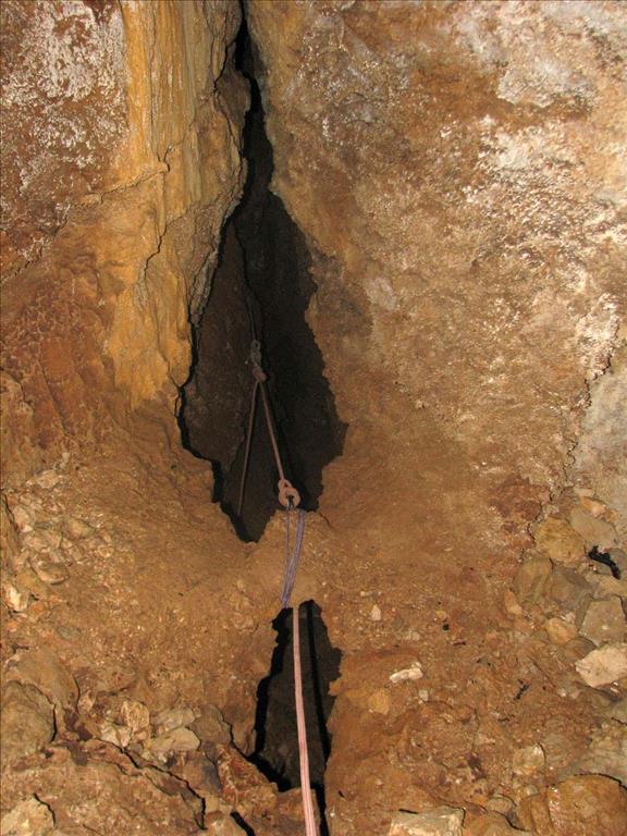 Angareh minou Cave | tishineh tourism
