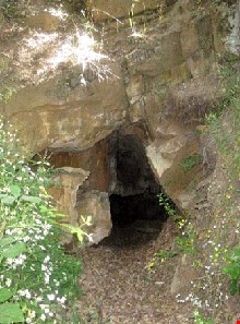 غار هفت خم تله